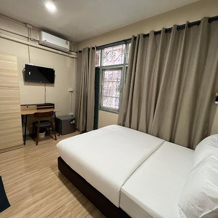 Bangwa House - Mrt Bangwa Station Hotell Bangkok Eksteriør bilde