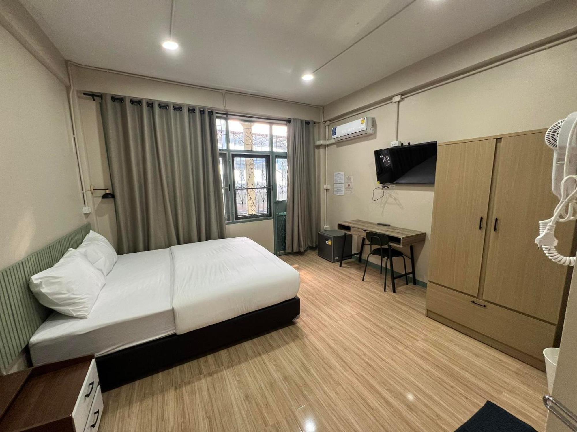 Bangwa House - Mrt Bangwa Station Hotell Bangkok Eksteriør bilde