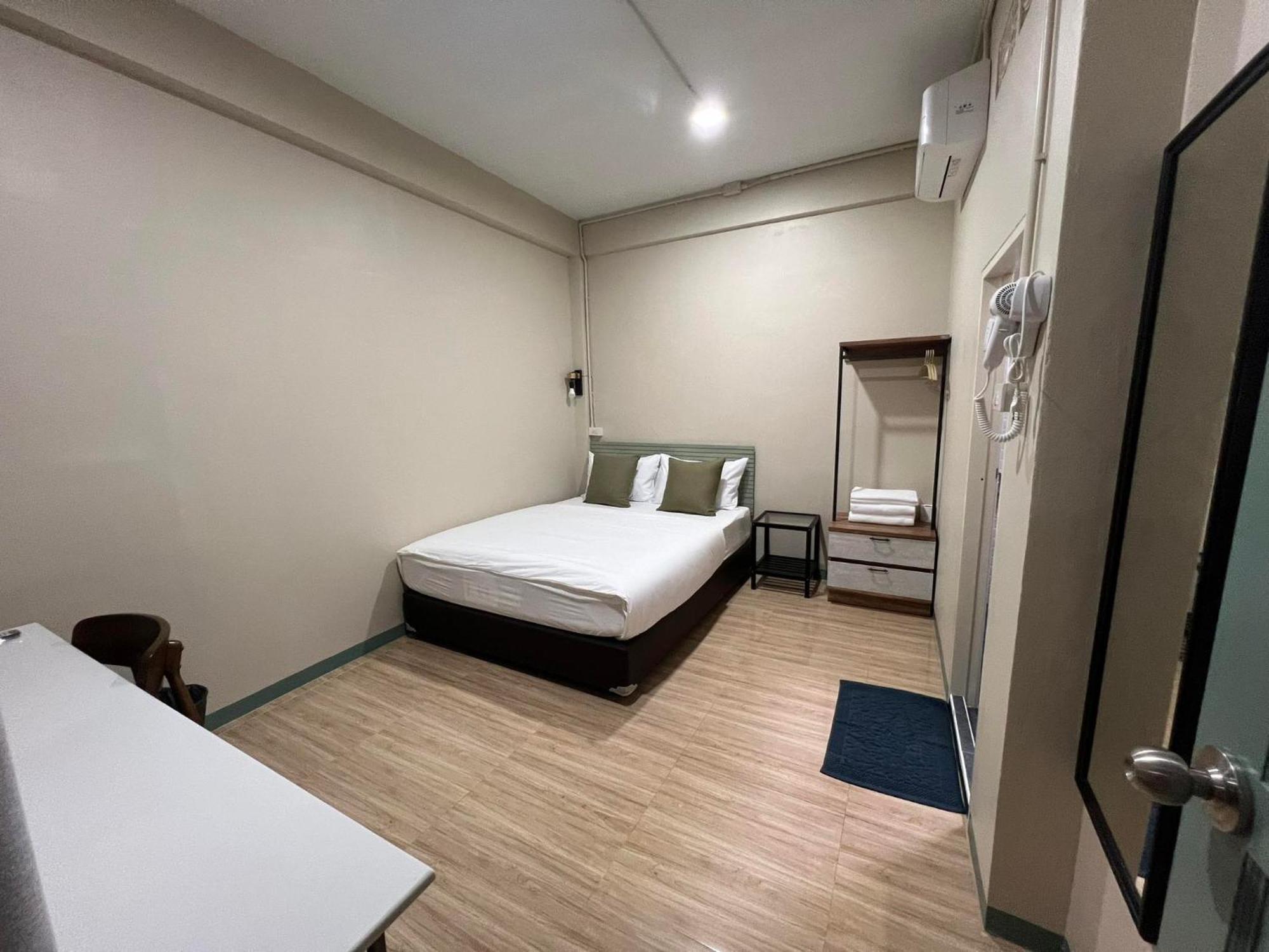 Bangwa House - Mrt Bangwa Station Hotell Bangkok Eksteriør bilde